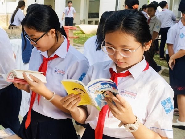 Huế dành 5 tỷ đồng mua sách cho học sinh khó khăn