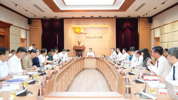 Huế đặt hàng nghiên cứu khoa học, phát triển nguồn nhân lực chất lượng cao với Đại học Huế