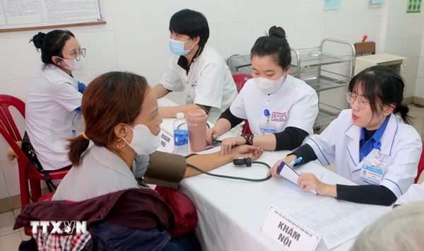 Huế đề xuất chi hơn 58 tỷ đồng để đảm bảo tiền lương cho cán bộ, nhân viên y tế
