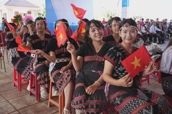 Huế hỗ trợ sách giáo khoa cho 17.000 học sinh khó khăn, vẫn thiếu 450 quyển