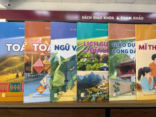 Huế: Khoảng 21% học sinh chưa có sách giáo khoa sau khai giảng
