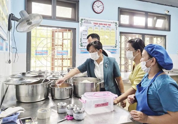 Huế nghiêm cấm cắt xén khẩu phần ăn học sinh