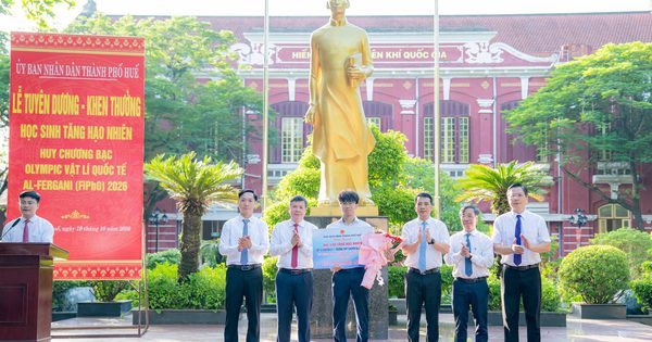 Huế thưởng 150 triệu đồng cho nam sinh đoạt huy chương bạc Olympic vật lý quốc tế