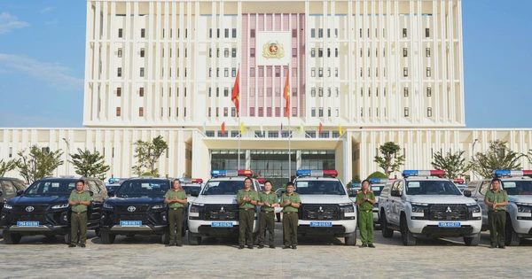 Huế trang cấp dàn xe bán tải hiện đại cho công an xã, phường
