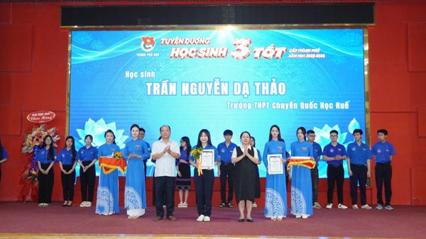 Huế vinh danh 88 học sinh, sinh viên tiêu biểu