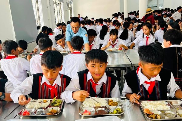 Huế yêu cầu xử lý nghiêm hành vi cắt xén khẩu phần ăn học sinh