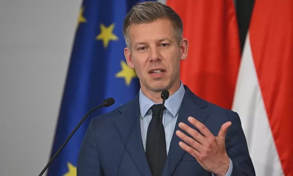 Hungary tước quyền 'bất khả xâm phạm' của Thủ tướng