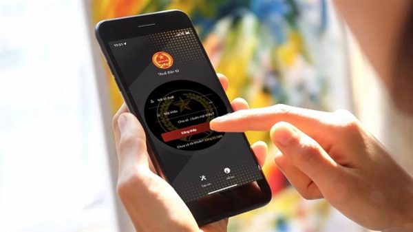 Hướng dẫn hộ kinh doanh kê khai thuế với Chatbot trên eTax Mobile