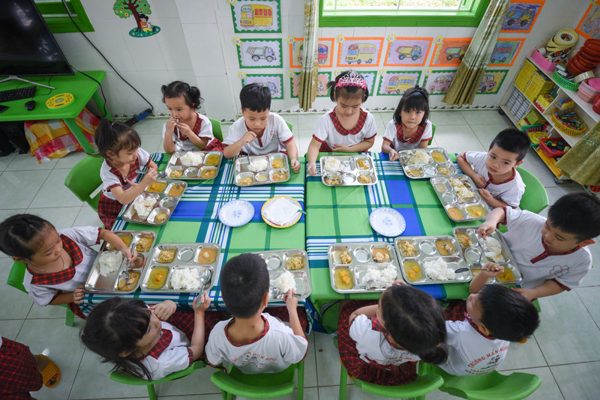 Hướng tới chuẩn hóa bữa ăn, nâng cao sức khỏe học sinh qua bữa ăn học đường
