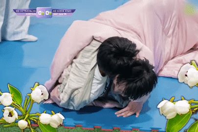 HURRYKNG có hành động không ngờ với Cody Nam Võ, Quang Hùng trổ tài catwalk