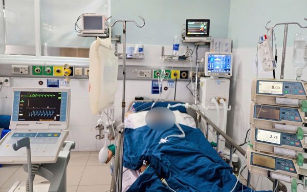 Hút thuốc lá 2-3 gói mỗi ngày, người đàn ông 50 tuổi nguy kịch vì nhịp tim chỉ 30 lần/phút