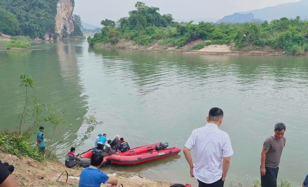 Huy động người nhái, flycam tìm hai nam sinh mất tích trên sông Mã