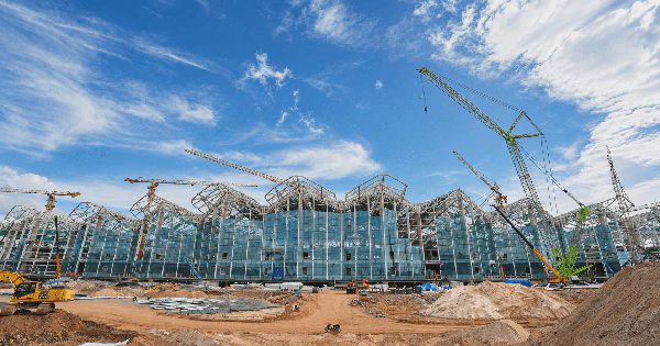 Huy động tới hơn 7.600 kỹ sư, công nhân, gần 80 tổng thầu và nhà thầu xây loạt siêu công trình đón các VVIP thế giới