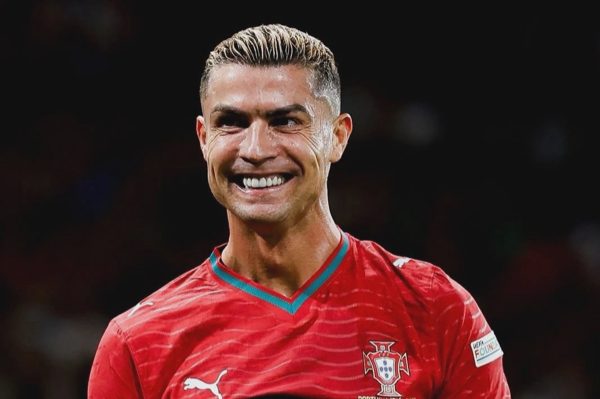 Huyền thoại bóng đá Bồ Đào Nha chỉ trích Ronaldo quá ích kỷ