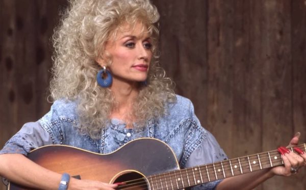 'Huyền thoại nhạc đồng quê' Dolly Parton qua đời