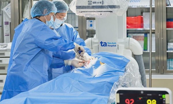 Huyết khối gây tắc tĩnh mạch chân người phụ nữ