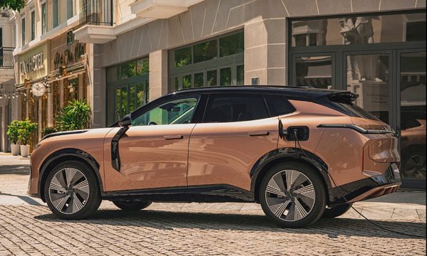 Hybrid cắm sạc ngoài - công nghệ điện hóa thu hút khách Việt