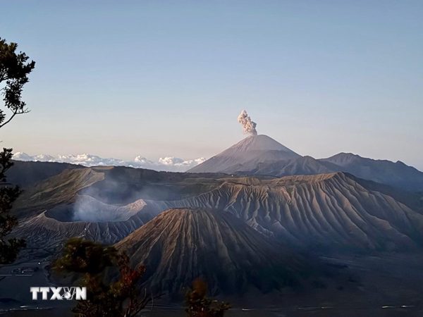 Indonesia cảnh báo nguy cơ từ 3 núi lửa cùng hoạt động