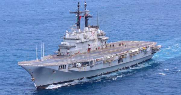 Indonesia đưa tàu sân bay đầu tiên vào biên chế