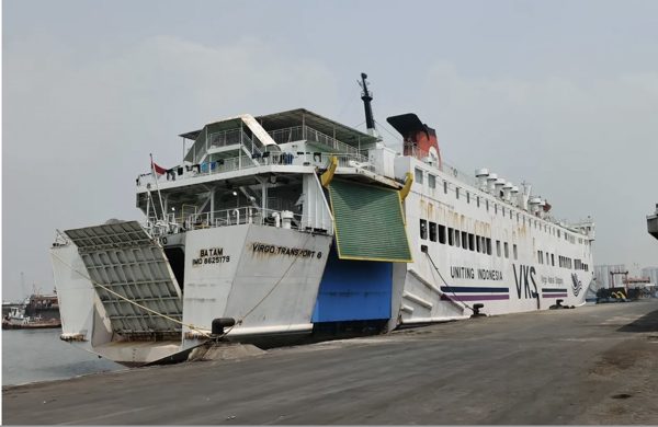 Indonesia gấp rút tìm kiếm tàu chở hàng trăm khách mất tích trên biển