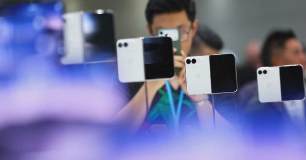 iPhone Duo cháy hàng, chiến lược quen thuộc của Apple lại phát huy tác dụng