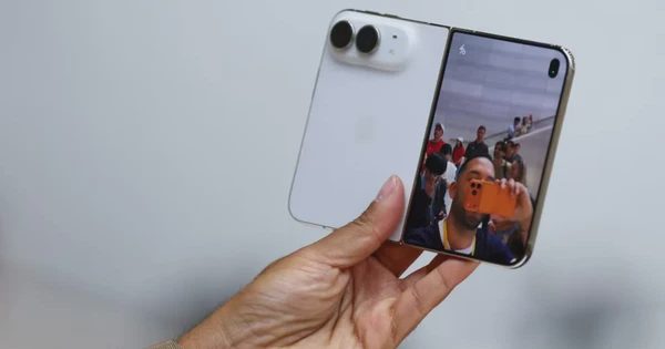 iPhone Duo đối mặt loạt đối thủ Android có pin lớn, camera tốt hơn