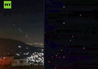 Iran dội hỏa lực vào loạt mục tiêu, phòng không vùng Vịnh căng mình ứng phó