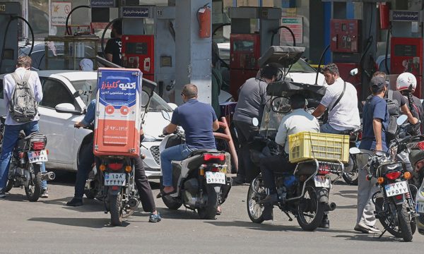 Iran kêu gọi người dân tiết kiệm xăng