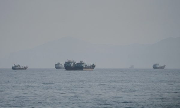 Iran lên 'danh sách đen' tàu bị cấm qua Hormuz