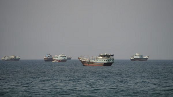 Iran nã đạn vào siêu tàu dầu thứ 3 tại eo biển Hormuz
