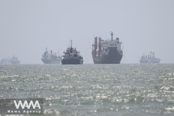 Iran nã tên lửa vào tàu sân bay, tàu khu trục Mỹ