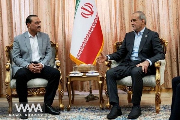Iran nêu điều kiện đối thoại với Mỹ, thêm tàu chở dầu bốc cháy ở Hormuz