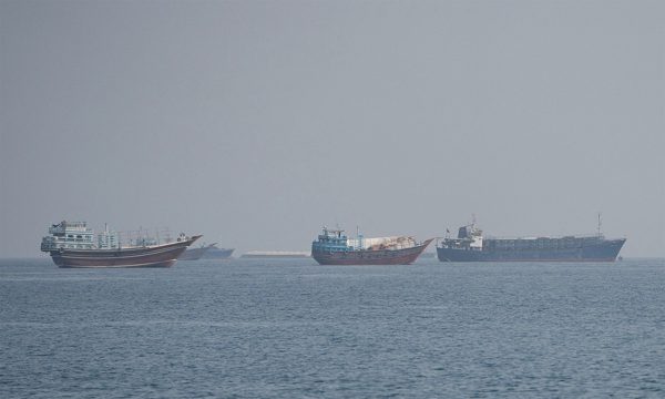 Iran, Oman thảo luận về hành lang tạm thời qua eo biển Hormuz