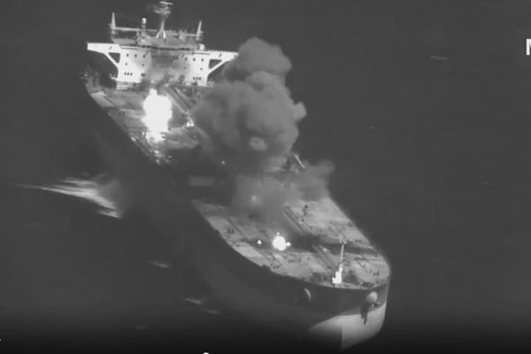 Iran phóng tên lửa tấn công tàu chiến Mỹ, CENTCOM lập tức tung đòn đáp trả