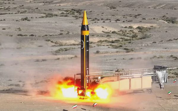Iran sản xuất loạt vũ khí nội địa, đe dọa Mỹ bằng tên lửa mới