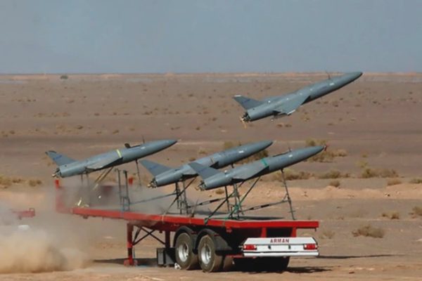 Iran tấn công căn cứ Mỹ ở Kuwait, cáo buộc Washington tập kích đám cưới