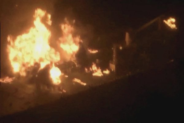 Iran tấn công tàu chiến và khai hỏa dồn dập vào căn cứ quân sự Mỹ