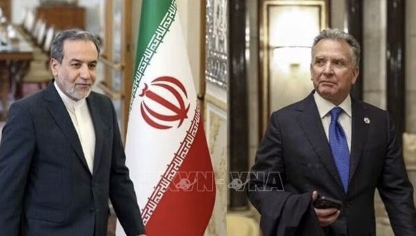 Iran tuyên bố năng lực hạt nhân ngang tầm nước phát triển, không nhượng bộ Mỹ