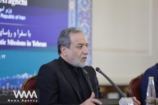 Iran tuyên bố sẽ 'phản ứng mạnh' nếu Mỹ chọn đối đầu quân sự