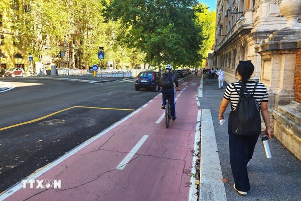 Italy trả tiền cho người dân đi xe đạp ở đô thị để bảo vệ môi trường