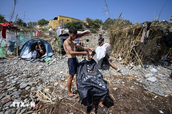Italy và Tây Ban Nha dỡ bỏ kiểm soát biên giới
