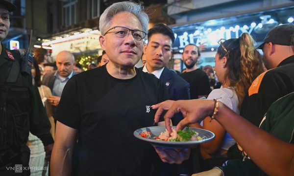 Jensen Huang: 'Cổ phiếu một công ty có thể tăng gấp đôi sau bữa tối với tôi'