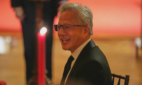 Jensen Huang: 'Tận thế AI là nỗ lực gây chú ý rẻ tiền'