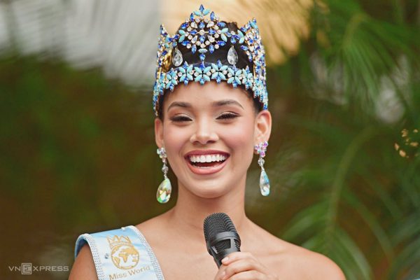 Joheirry Mola: Không bỏ nghề giáo viên khi đăng quang Miss World