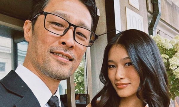 Johnny Trí Nguyễn đưa con gái lên thảm đỏ