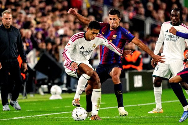 Jude Bellingham định nghĩa lại số 10: Thăng hoa với Mourinho