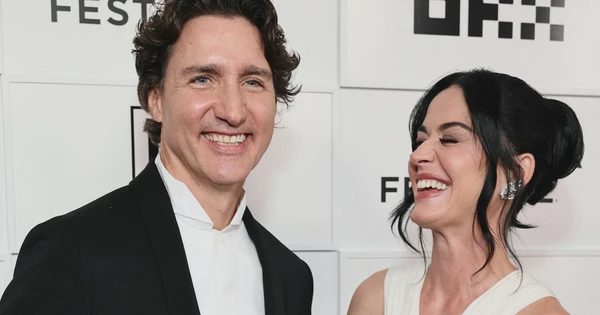 Katy Perry 'đang sống cuộc sống trọn vẹn' bên cựu Thủ tướng Canada