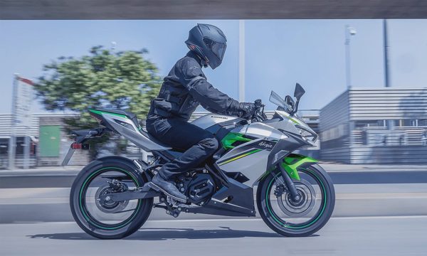 Kawasaki Ninja e-1 2027 - môtô điện giá 7.900 USD