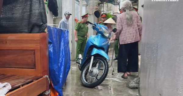 Kê giường chặn lối đi chung ngăn hàng xóm xây nhà trong ngõ