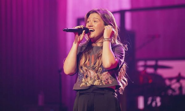 Kelly Clarkson bức xúc khi bị người bán hàng xem thường